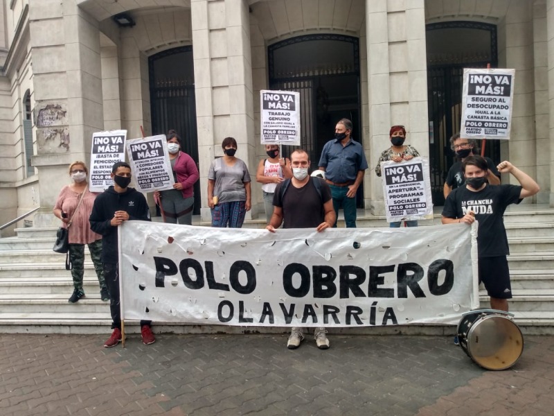 Frente al Municipio, exigieron asistencia a comedores populares